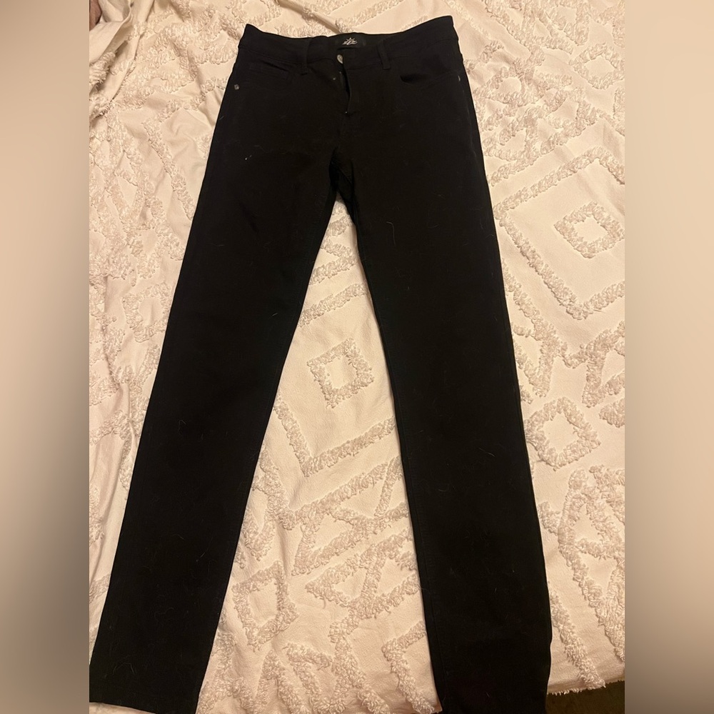 Classic Black Skinny Pants with Sleek Silhouette